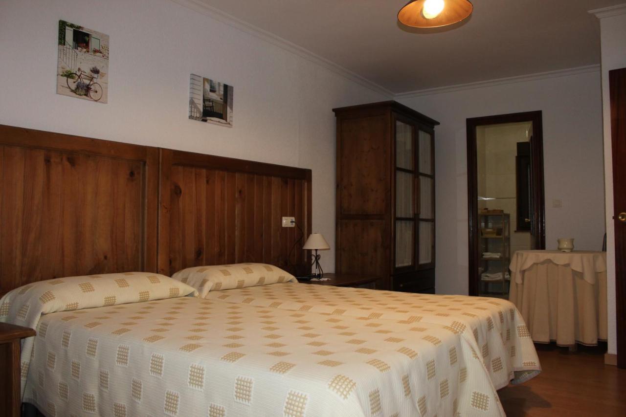 Hostal Monte Rio Hotell Trescares Exteriör bild
